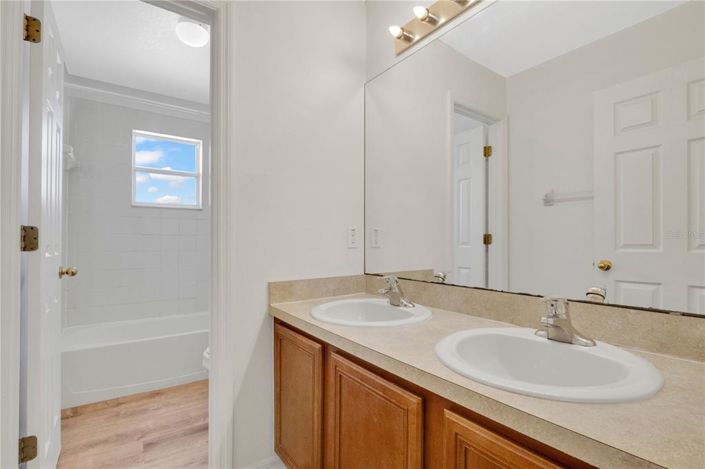 Image No.20-4 Bed Property for sale