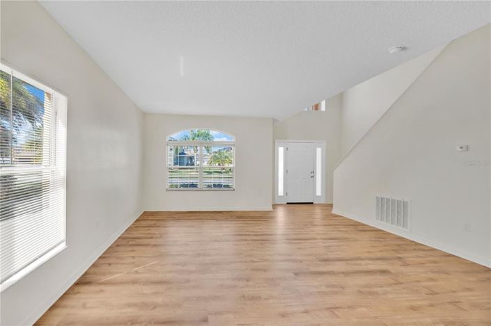 Image No.4-4 Bed Property for sale