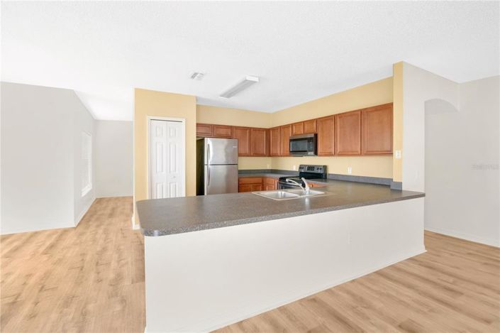 Image No.9-4 Bed Property for sale