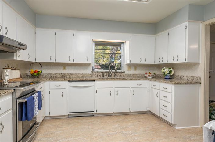 Image No.19-3 Bed Property for sale