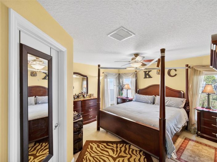 Image No.16-4 Bed Property for sale