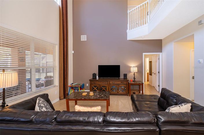 Image No.12-6 Bed Property for sale