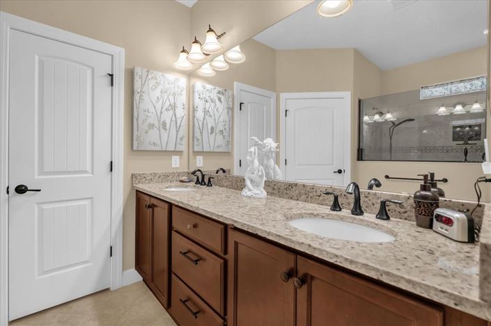 Image No.22-2 Bed Property for sale