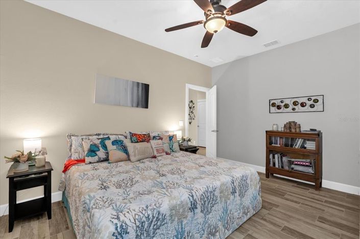 Image No.30-2 Bed Property for sale