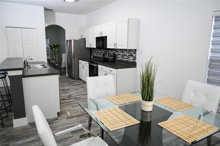 Image No.13-5 Bed Property for sale