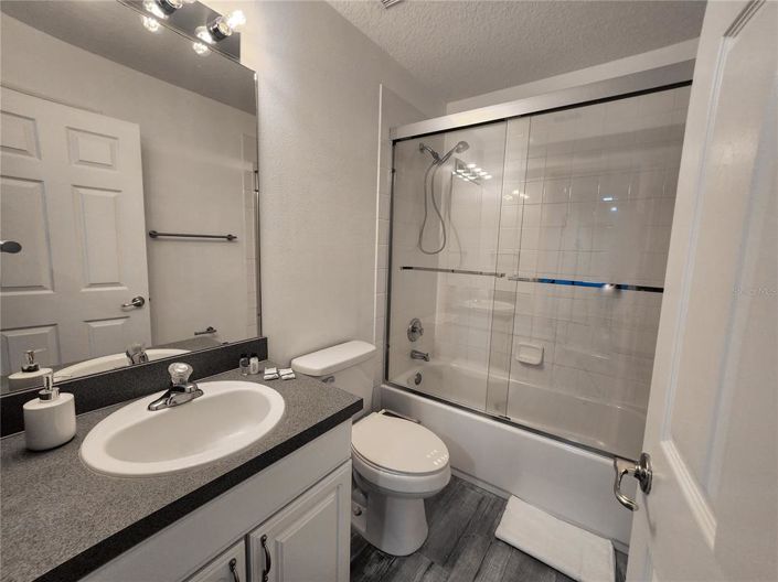 Image No.24-5 Bed Property for sale