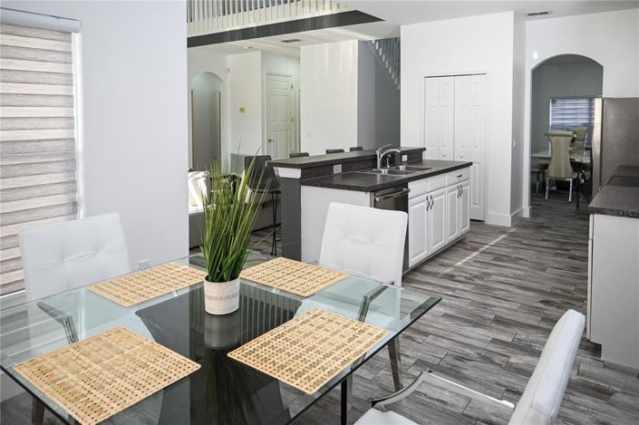 Image No.28-5 Bed Property for sale