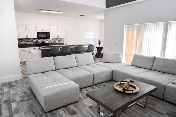 Image No.6-5 Bed Property for sale