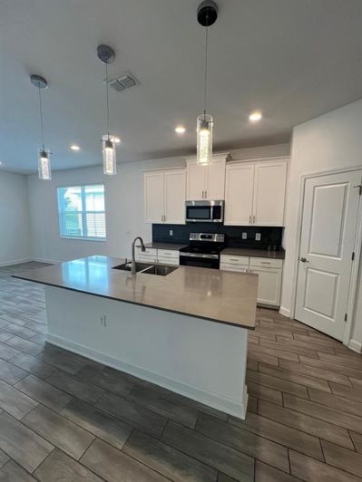 Image No.9-5 Bed Property for sale