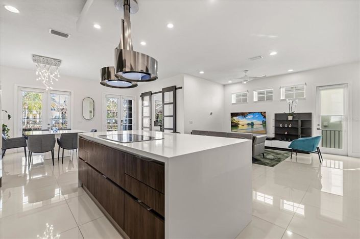 Image No.11-4 Bed Property for sale