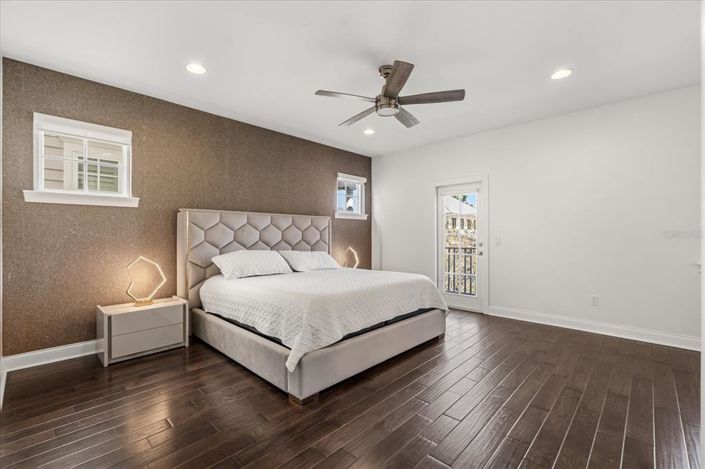 Image No.19-4 Bed Property for sale