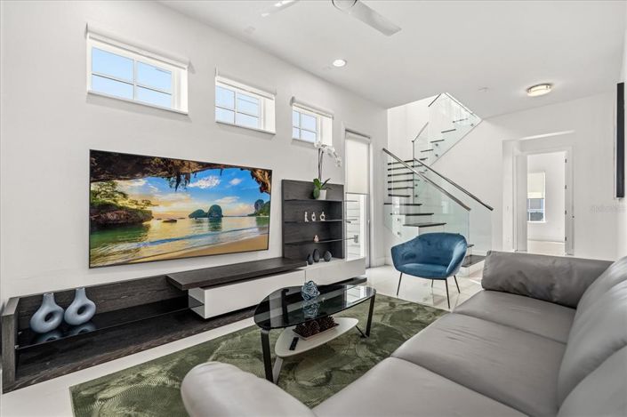 Image No.2-4 Bed Property for sale