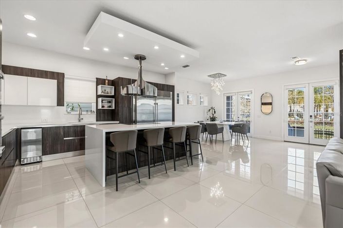 Image No.6-4 Bed Property for sale