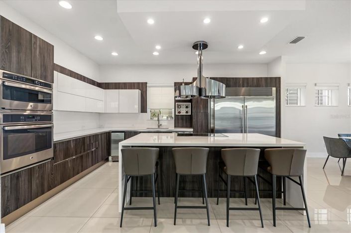 Image No.9-4 Bed Property for sale