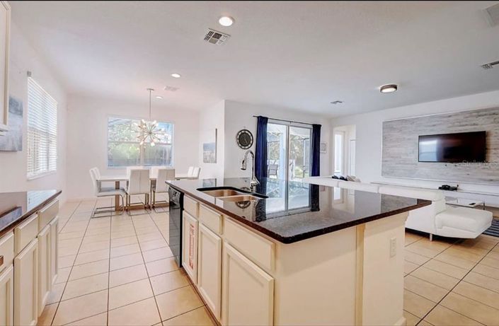 Image No.15-5 Bed Property for sale