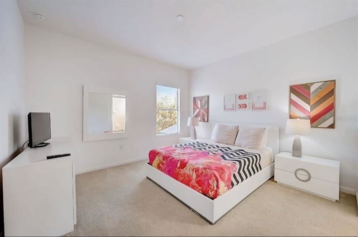 Image No.28-5 Bed Property for sale