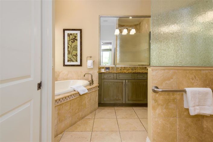 Image No.27-4 Bed Property for sale