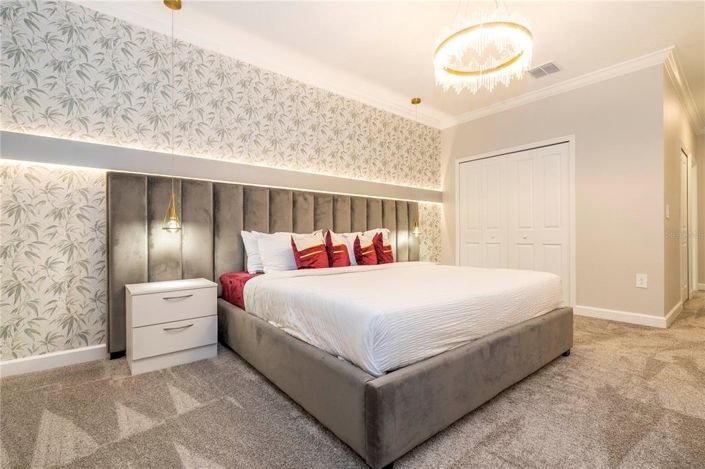 Image No.23-6 Bed Property for sale