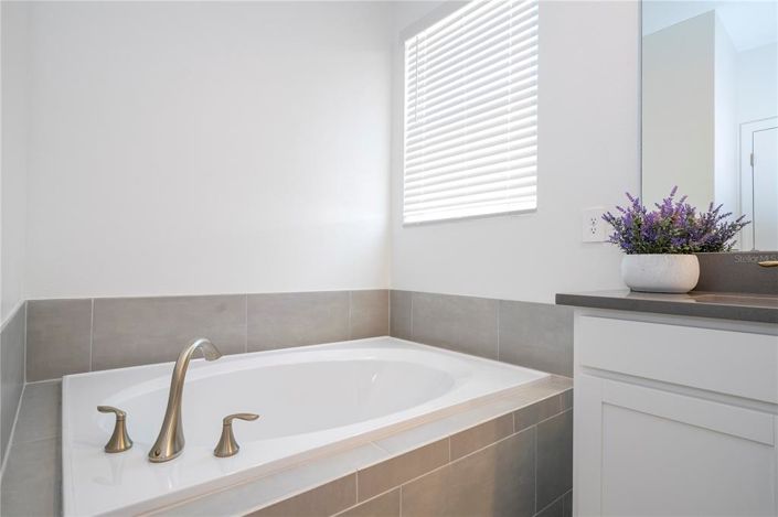 Image No.26-6 Bed Property for sale