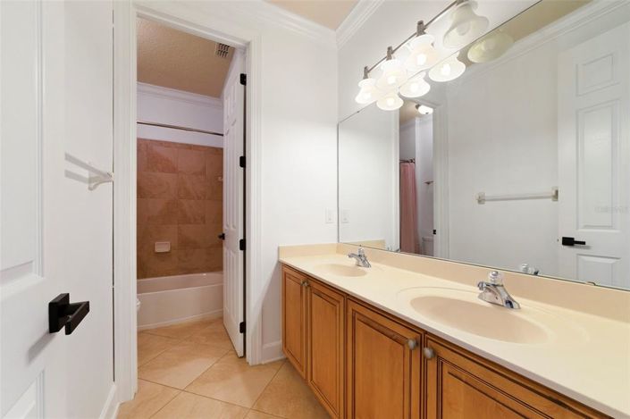 Image No.37-5 Bed Property for sale