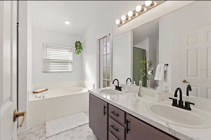 Image No.14-3 Bed Property for sale