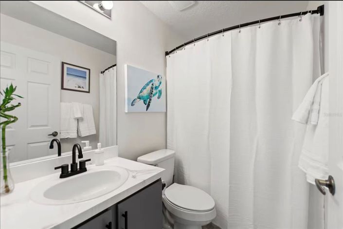 Image No.17-3 Bed Property for sale