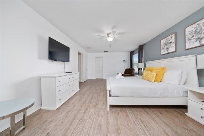 Image No.25-7 Bed Property for sale