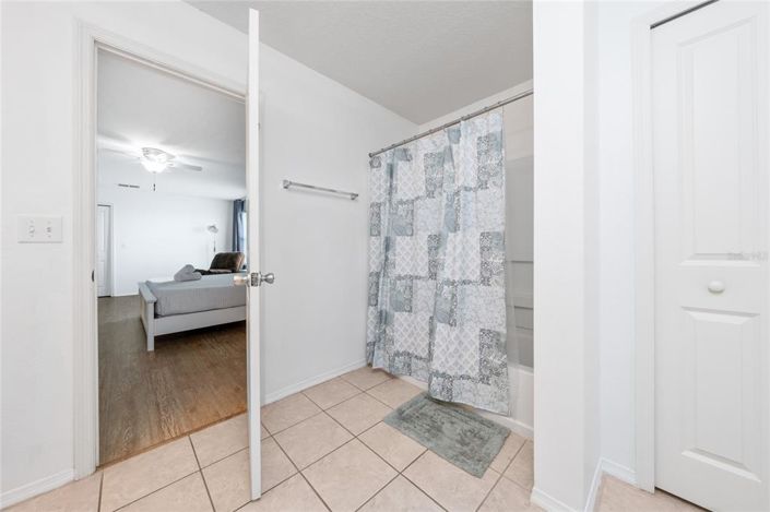 Image No.27-7 Bed Property for sale