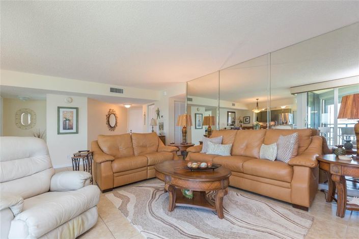 Image No.9-2 Bed Property for sale