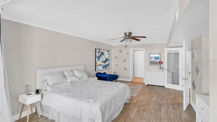 Image No.10-2 Bed Property for sale