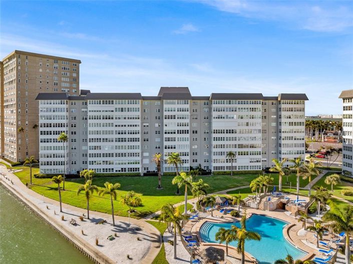 Image No.17-2 Bed Property for sale