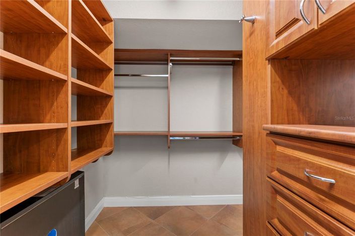 Image No.15-5 Bed Property for sale