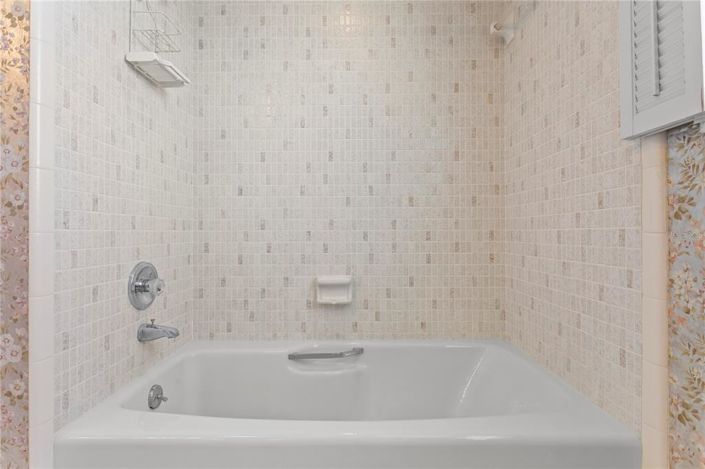 Image No.36-5 Bed Property for sale