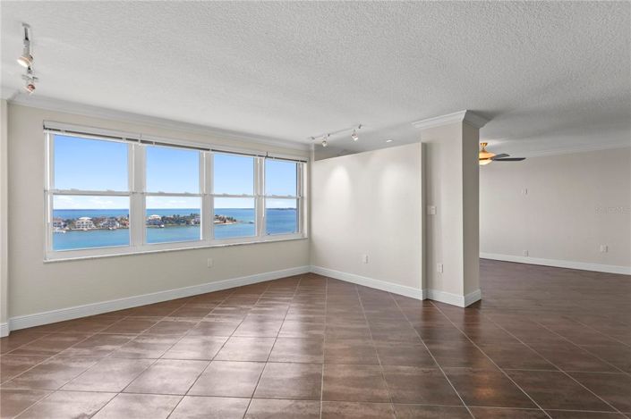 Image No.4-5 Bed Property for sale