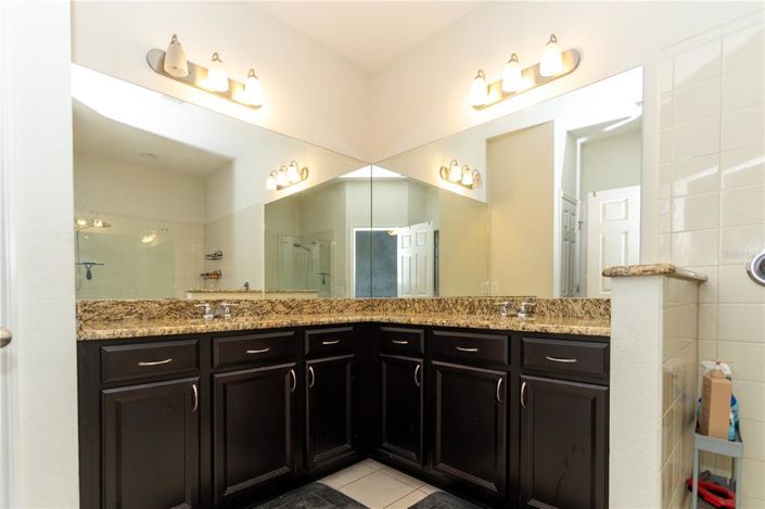 Image No.25-4 Bed Property for sale