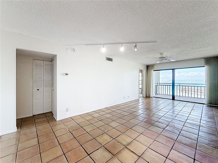 Image No.8-2 Bed Property for sale