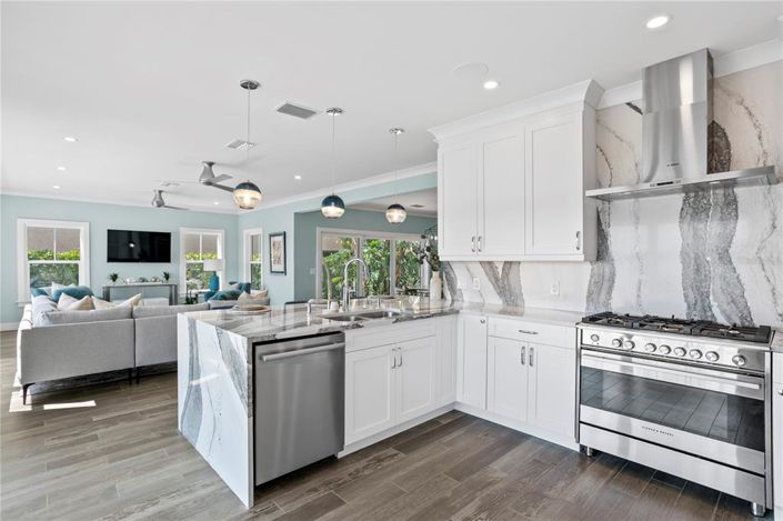 Image No.17-4 Bed Property for sale