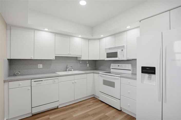 Image No.12-2 Bed Property for sale