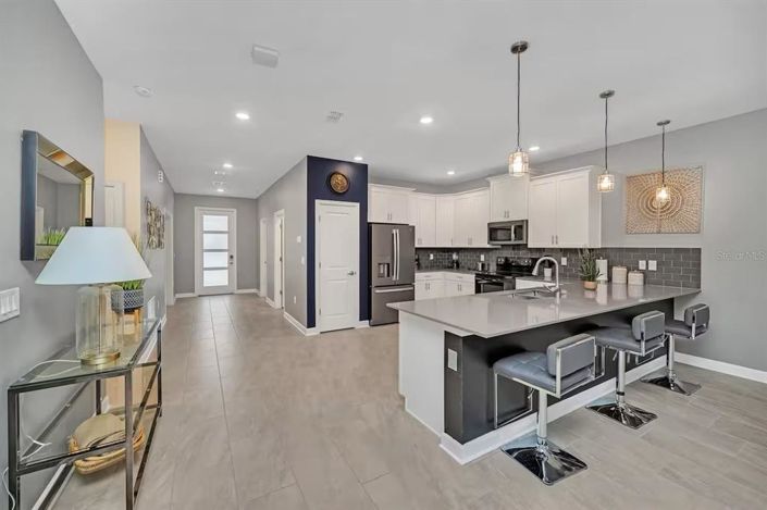 Image No.16-8 Bed Property for sale