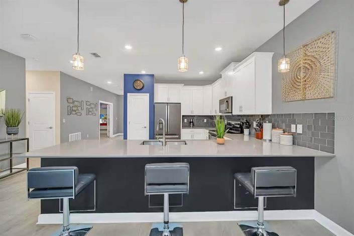 Image No.18-8 Bed Property for sale