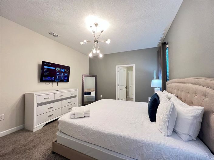 Image No.32-8 Bed Property for sale