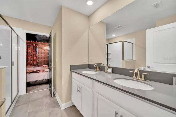 Image No.41-8 Bed Property for sale