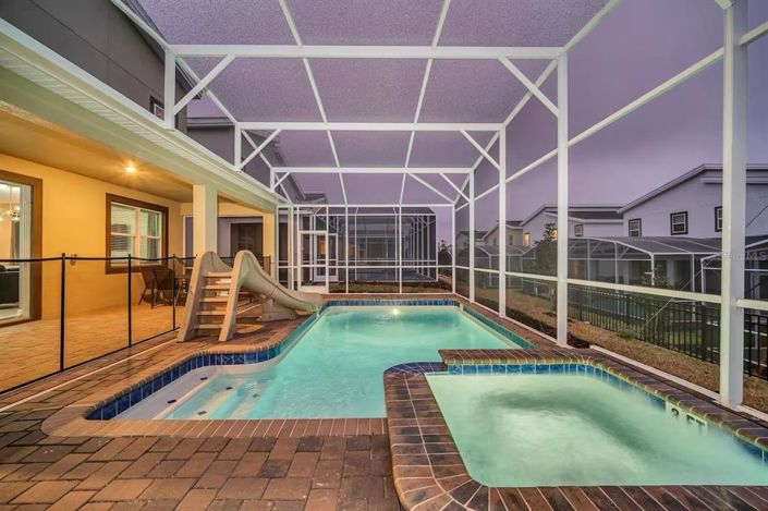 Image No.6-8 Bed Property for sale