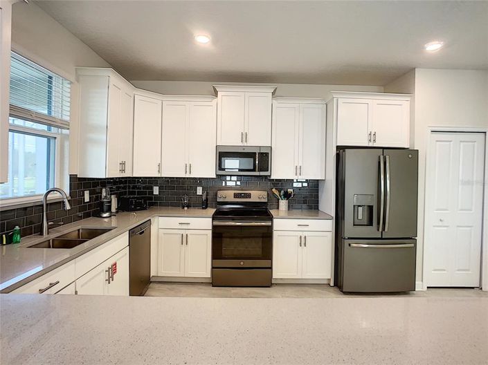 Image No.12-6 Bed Property for sale