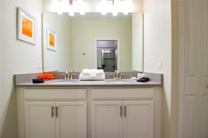 Image No.36-6 Bed Property for sale