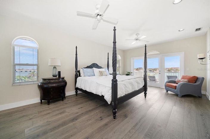 Image No.24-3 Bed Property for sale