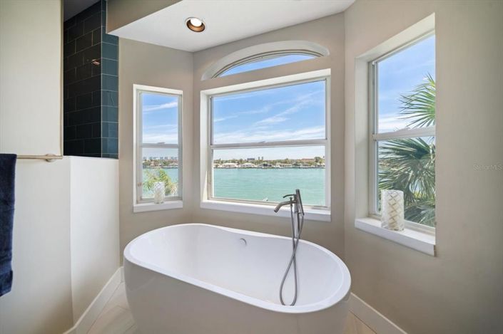 Image No.37-3 Bed Property for sale