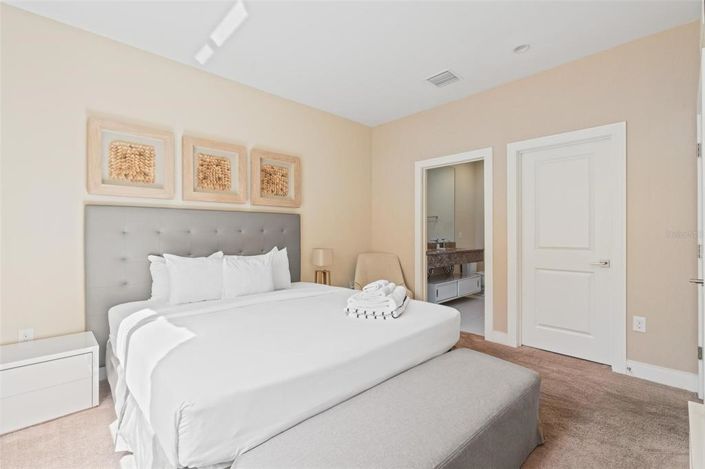 Image No.26-4 Bed Townhouse for sale