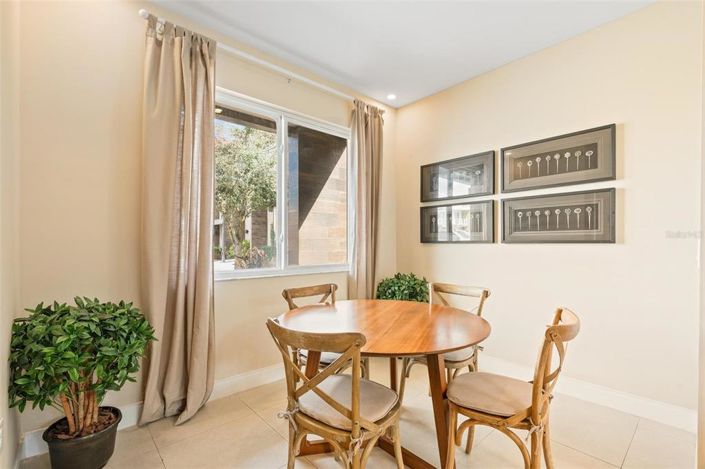 Image No.38-4 Bed Townhouse for sale