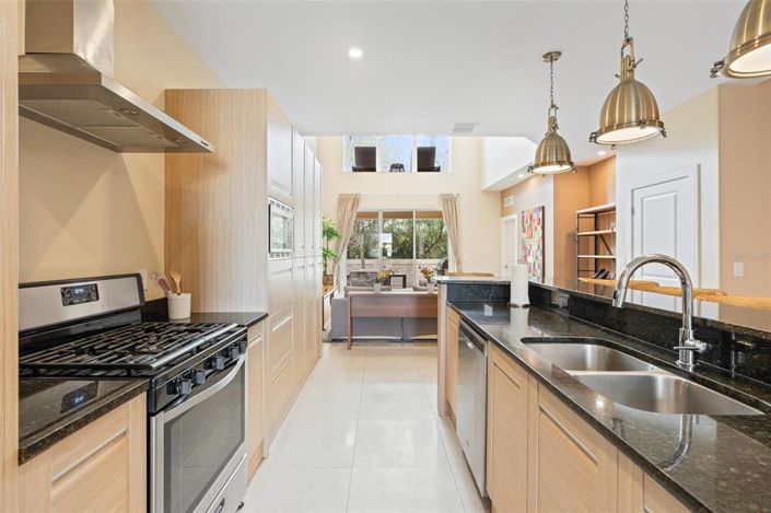 Image No.39-4 Bed Townhouse for sale